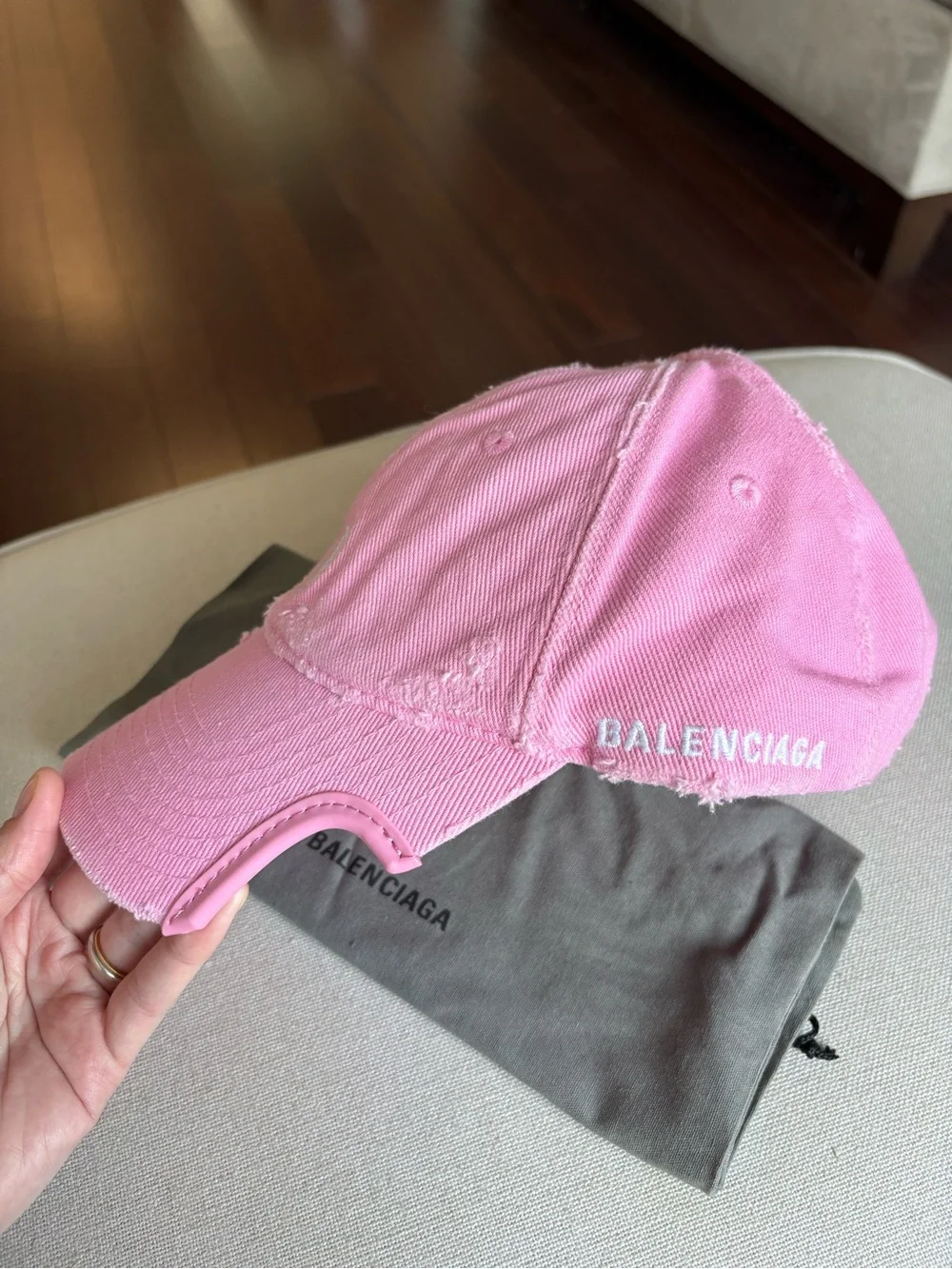 Balenciaga Unisex Laurel Baseball Cap Distressed Baby Pink Logo One Size - Picture 13 of 14